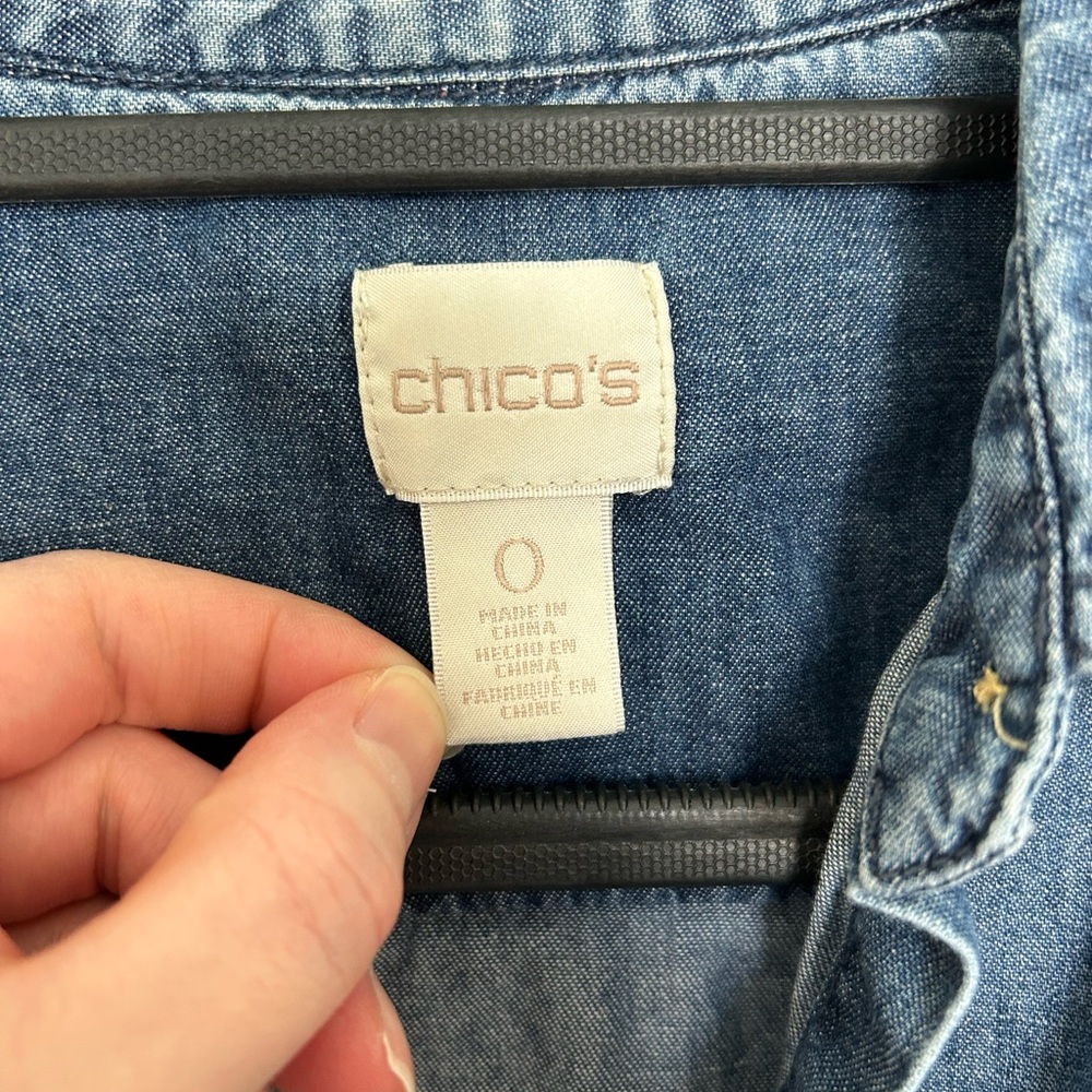 Chico’s‎ 100% Cotton Denim Long Sleeve Button Shirt Size 0 - Picture 2 of 6